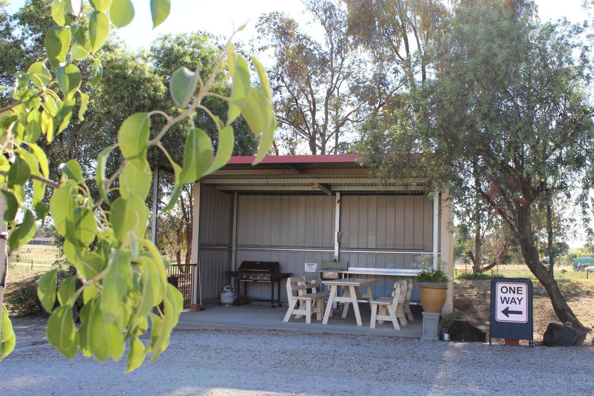 The Lydoun Motel Chiltern Bagian luar foto